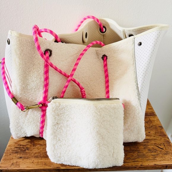 Anthropologie Annie Faux Sherpa Tote Bag in Crema with Pink Cord Handle - Picture 4 of 11